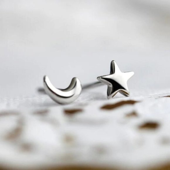 NEW 925 Sterling Silver Moon Star Stud Earrings - Picture 4 of 7